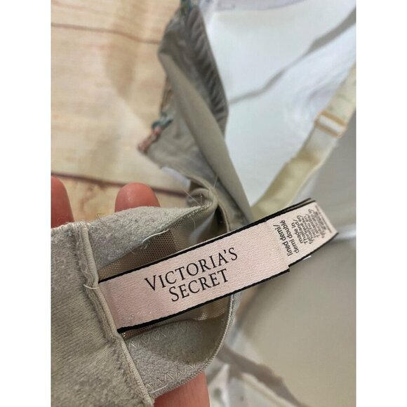 Victoria Secret Women's Underwired Lightly Padded Bra - 38DDD - Picture 11 of 13